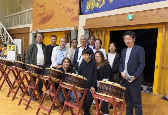 助川ばやし保存会の皆さんとの集合写真