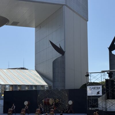 日立シビックセンター前で行われたひたちの太鼓の演奏