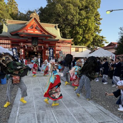 助川鹿嶋神社の境内で披露される佐々羅