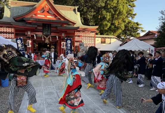 助川鹿嶋神社の境内で披露される佐々羅